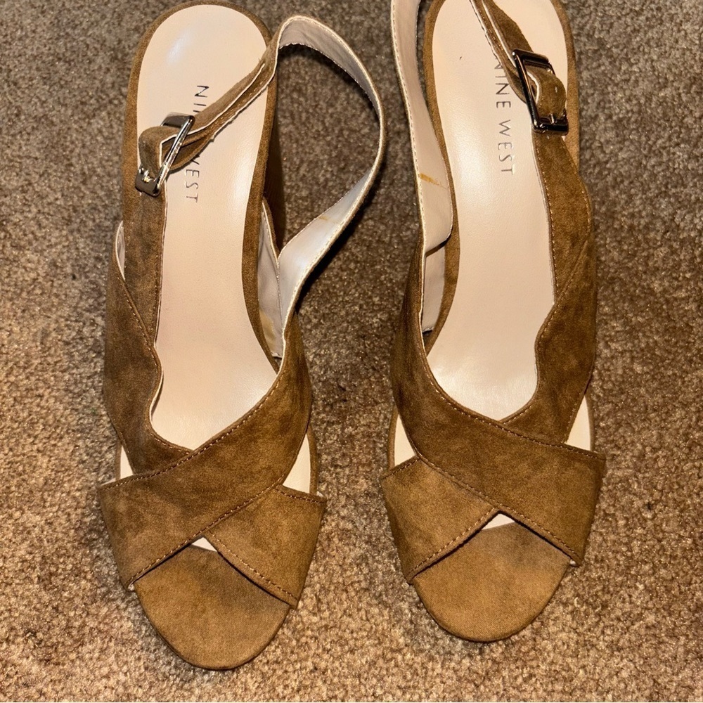 Nine West Tan Suede Criss-Cross Open Toe Buckle Strap Sandal Size 7